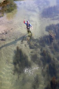 truite prise à la mouche sèche lors d'un séjour pêche en Catalogne