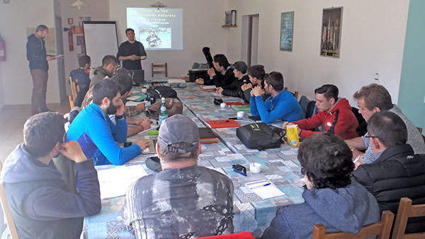 Formation théorique de la partie pêche aux appâts naturels. Cours en salle auprès des futurs moniteurs-guide de pêche. Intervenant principal Lionel ARMAND