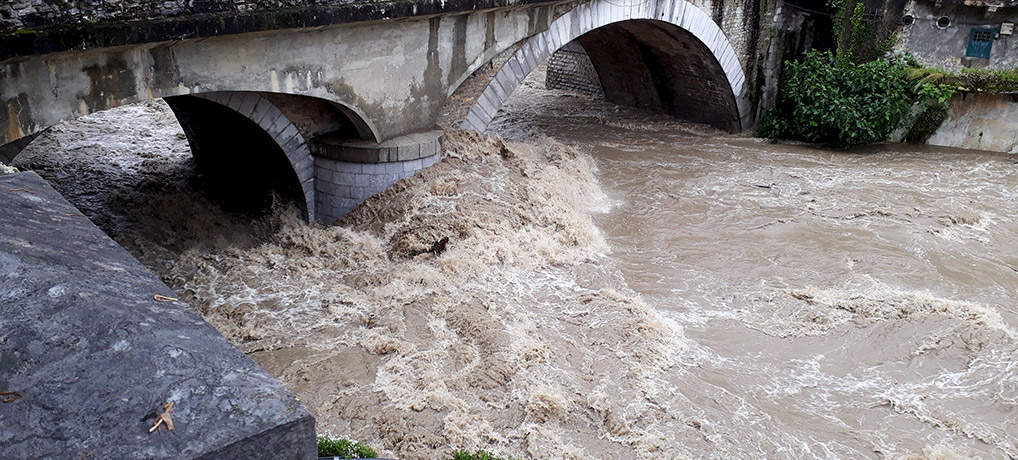 Crue du 13 juin 2018 observée à Oloron au pont d'aspe