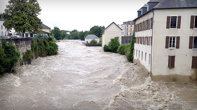 Crue photographié le 13 juin 2018 au pont Sainte-Claire à Oloron Sainte-Marie