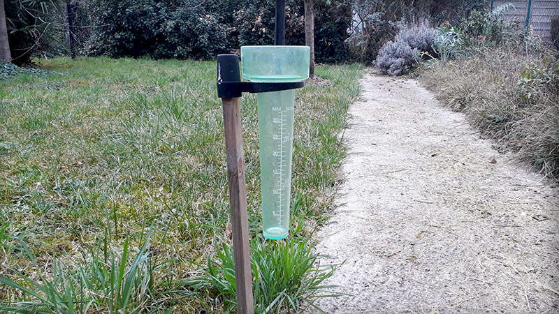 Pluviomètre pour mesurer les précipitations sur Oloron