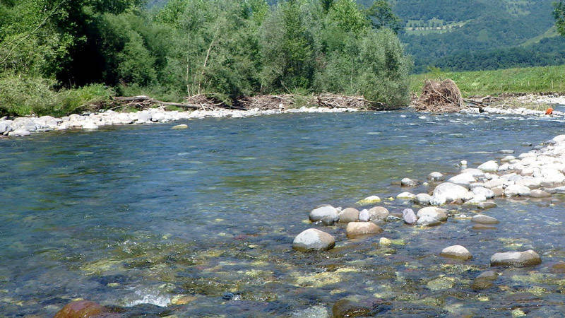 Postes pour pêcher la truite en été : la plage exemple 2