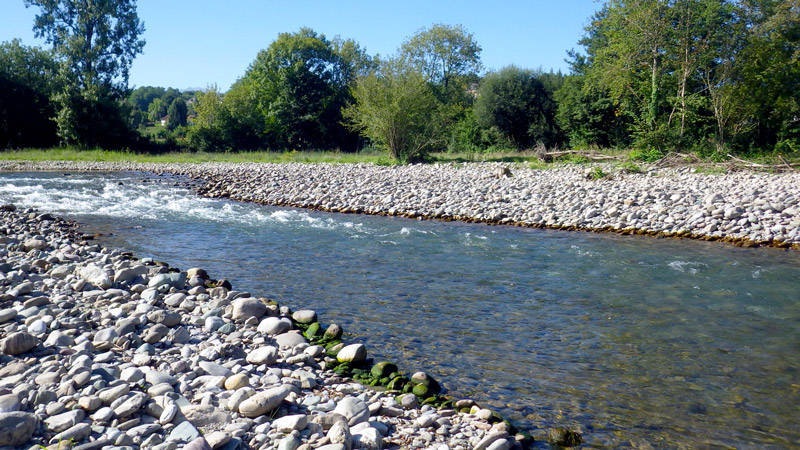 Postes pour pêcher la truite en été : la plage exemple 1